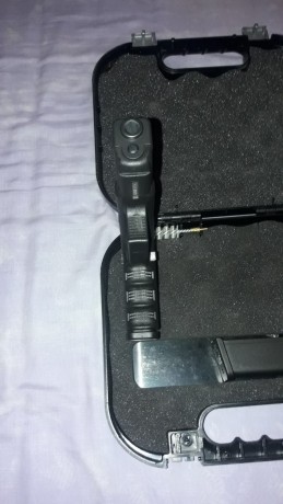 Un compañero vende esta magnífica Glock 19 de 3ª generación. Calibre 9mm. Todo original. Está en perfecto 12