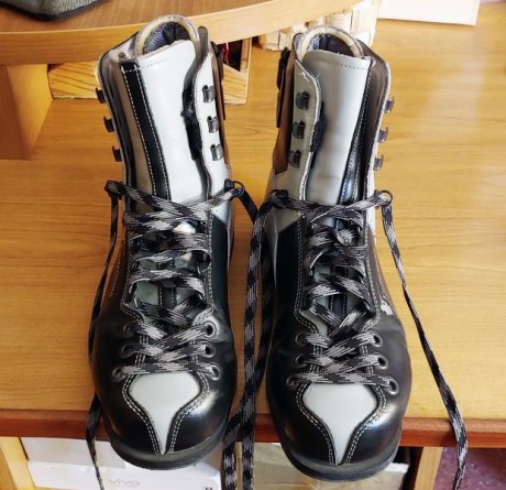 Se venden zapatillas de tiro marca Kustermann de la talla 40, usadas pero en perfectas condiciones ,casi 00