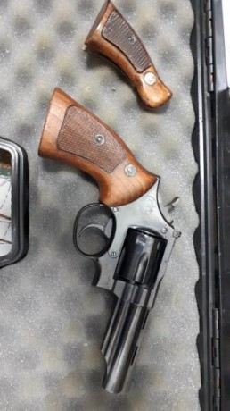 Vendo revolver llama comanche II calibre 38special de 4 pulgadas, con dos cachas, la de serie y una mas 01