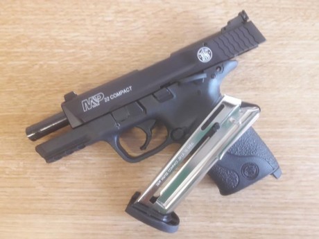 Vendo pistola SW MP22 compact en un estado impecable, el arma no ha disparado ni una caja de munición. 11