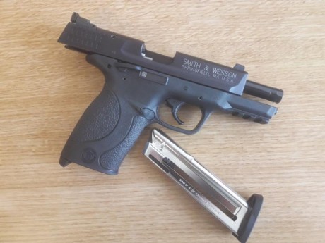 Vendo pistola SW MP22 compact en un estado impecable, el arma no ha disparado ni una caja de munición. 10