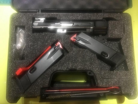 Vendo CZ 85 COMBAT calibre 9mm parabelum y KIT CZ 85 del calibre 22Lr poco uso unas 5 tiradas oficiales 00