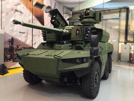 Tiene un cañón CT40
Dos misiles anticarro protegidos dentro de la torre.
Ametralladora 7,62x51 mm
STANAG 02