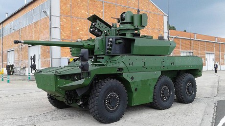 Tiene un cañón CT40
Dos misiles anticarro protegidos dentro de la torre.
Ametralladora 7,62x51 mm
STANAG 01