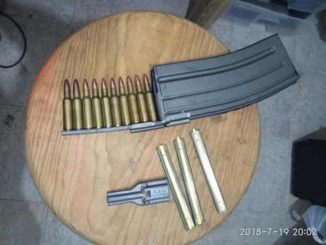 Se vende lote de 20 clips para cartuchos 222/223. Capacidad por clips de 10 cartuchos, se incluye cuchara 02