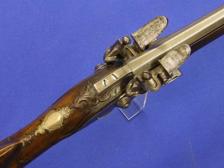 Voy a colocar unas fotos de un arma larga alemana de llave de mecha del siglo XVI. 152