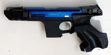 Se vende hammerli SP20 RRS, calibre .22lr, el arma viene con dos cargadores, la cacha es talla L, tiene 10