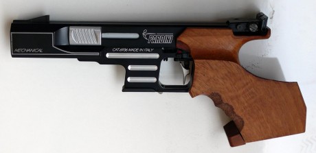 Se vende pardini SP22 calibre .22lr, viene con dos cargadores (uno está sin usar), la cacha es talla M, 11