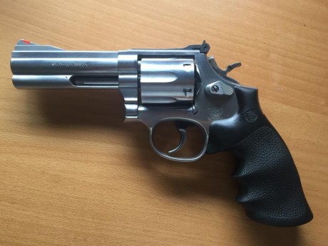 Vendo revolver S&W 357 MAGNUM.
El arma la compre a una empresa de seguridad que cerro y apenas a tenido 02