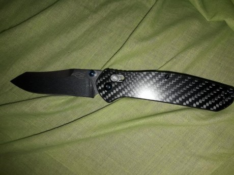 Vendo navaja ganzo con empuñadura de carbono. No se a útilizado nunca . Esta en Valencia. Precio 16€ 00