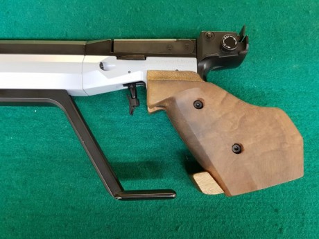 Pistola para tiro de precisión de la prestigiosa marca alemana Feinwerkbau.
Pistola de acción por palanca 12
