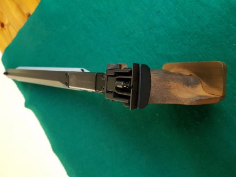 Pistola para tiro de precisión de la prestigiosa marca alemana Feinwerkbau.
Pistola de acción por palanca 21