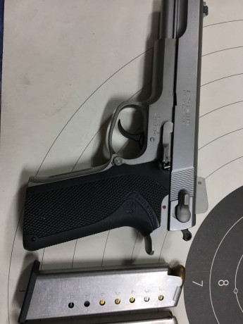 buenos días para aliviar mi armero vendo varias armas , detallo ;
- Smith wesson 4506 en calibre 45 en 10