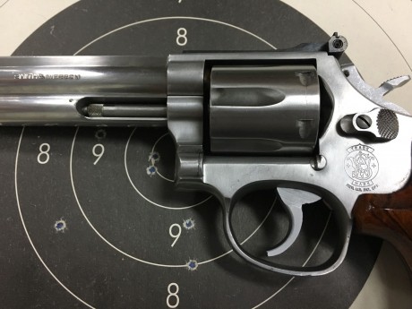 buenos días para aliviar mi armero vendo varias armas , detallo ;
- Smith wesson 4506 en calibre 45 en 32