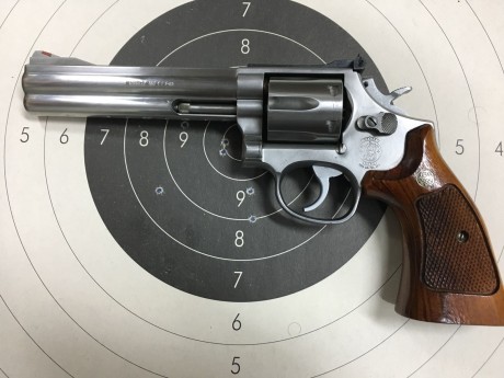 buenos días para aliviar mi armero vendo varias armas , detallo ;
- Smith wesson 4506 en calibre 45 en 31