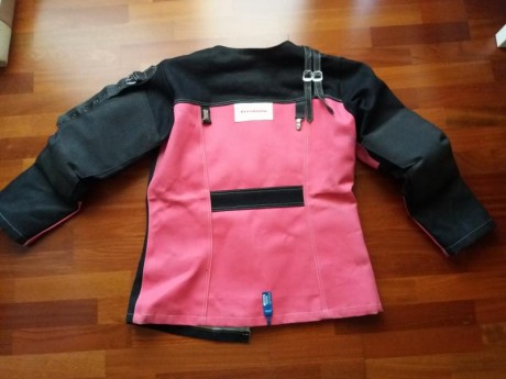 Esta en buen estado y no esta muy usada talla 54,precio 80€.
 trlf 653 61 88 15.

Cierro post. 01