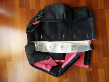 Esta en buen estado y no esta muy usada talla 54,precio 80€.
 trlf 653 61 88 15.

Cierro post. 00