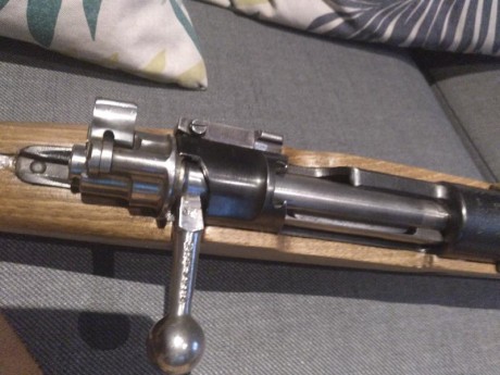 Vendo mosquetón Coruña modelo 1943 calibre 8x57.
El estado en general es muy bueno, maderas saneadas, 10