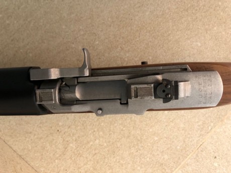 Se vende rifle ruger modelo mini 14 calibre 222 con tre cargadores por 1200euros. .    VENDIDO 02