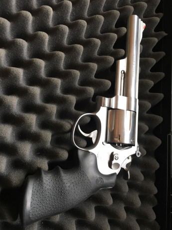 Hola que tal?
Buenas tardes a todos.
Tengo un buen amigo mio, que quiere venderse este magnifico S&W 02