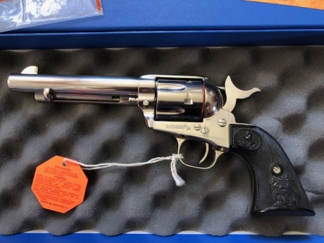 VENDO este precioso Revolver Colt Single Action Army (Acabado NICKEL) de 5'5 pulgadas en calibre 45 LC....SIN 01