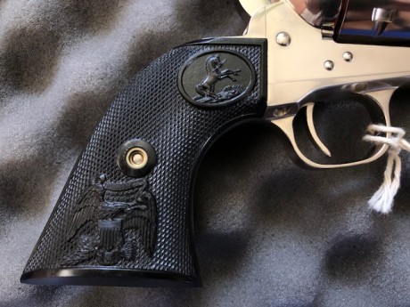 VENDO este precioso Revolver Colt Single Action Army (Acabado NICKEL) de 5'5 pulgadas en calibre 45 LC....SIN 11