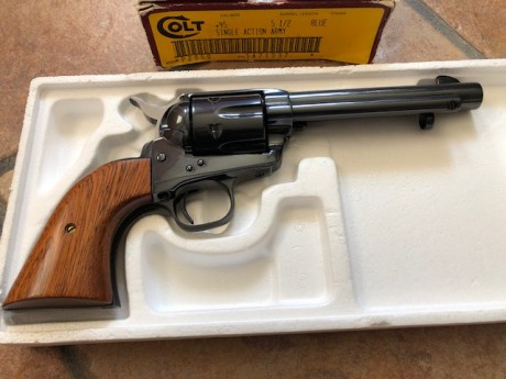 VENDO este precioso Revolver Colt Single Action Army (Acabado ROYAL BLUE) de 5'5 pulgadas en calibre 45 02