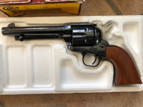 VENDO este precioso Revolver Colt Single Action Army (Acabado ROYAL BLUE) de 5'5 pulgadas en calibre 45 01