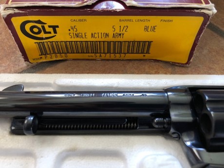 VENDO este precioso Revolver Colt Single Action Army (Acabado ROYAL BLUE) de 5'5 pulgadas en calibre 45 12