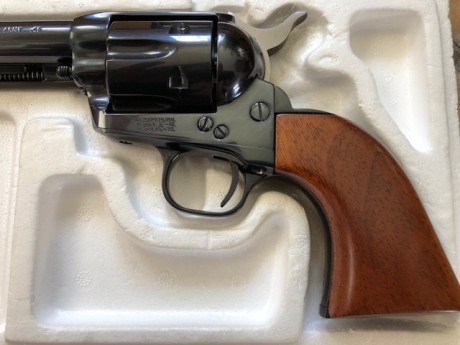 VENDO este precioso Revolver Colt Single Action Army (Acabado ROYAL BLUE) de 5'5 pulgadas en calibre 45 10