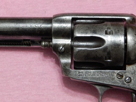 VENDO este Revolver Colt Single Action Army de 4'3/4 pulgadas en calibre 38-40. Se trata de una auténtica 11