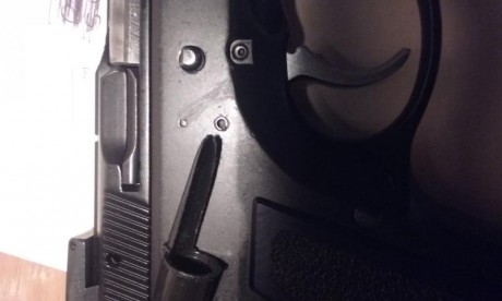 Hola amigos! ya que se muestran tantas armas buenas creo que a los propietarios de una cz 75 se nos tendría 20