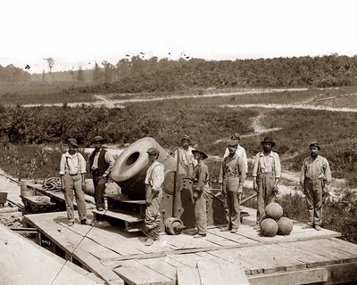 Estoy armando un bergantin-goleta para la guerra al corso y no se que artilleria poner a bordo.

Mide 160