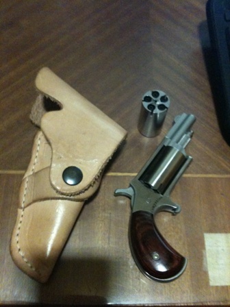 Hola,tengo una duda sobre un arma de avancarga,en concreto es un revolver del 22,tipo la derringer del 80