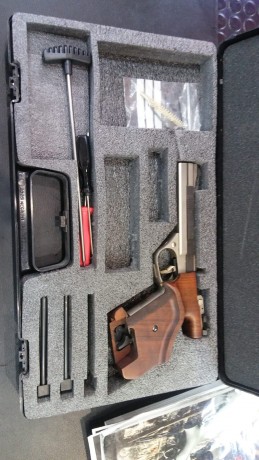 Un amigo vende esta pistola, una  Feinwerkbau AW93 cal.22., el arma esta en perfecto estado, solo la ha 00