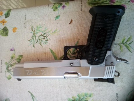 Buenos días queridos,

Saco a la venta una maravilla de arma. Una de las mejores pistolas de 9mm fabricadas: 01