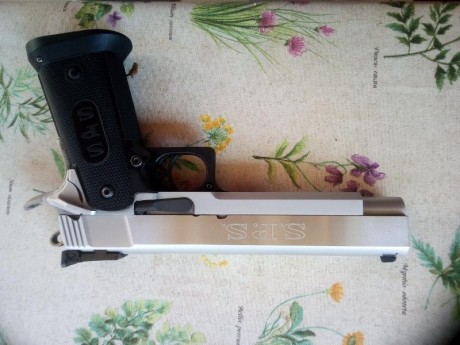 Buenos días queridos,

Saco a la venta una maravilla de arma. Una de las mejores pistolas de 9mm fabricadas: 00