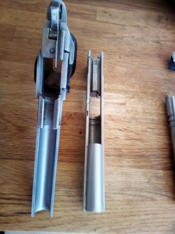 Buenos días queridos,

Saco a la venta una maravilla de arma. Una de las mejores pistolas de 9mm fabricadas: 11