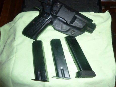 Vendo esta preciosa CZ 75 9mm de 1980, tiene una precisión increible, es de acero entera, para toda la 22