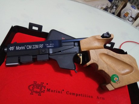 buenas noches un compañero me pide que le ponga este anucio.
Se trata de una MORINI RF STEL 22LR su estado 01