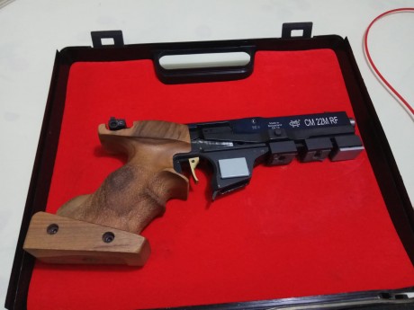 buenas noches un compañero me pide que le ponga este anucio.
Se trata de una MORINI RF STEL 22LR su estado 12