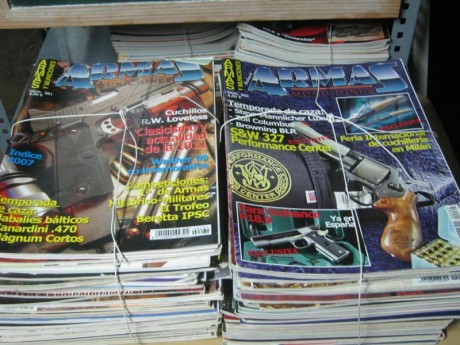  ARMAS Y MUNICIONES.JPG Buenas tardes, Cambiaría lote de 66 revistas de Armas y Municiones por algo relacionado 00