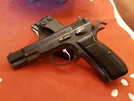 Vendo esta preciosa CZ 75 9mm de 1980, tiene una precisión increible, es de acero entera, para toda la 11