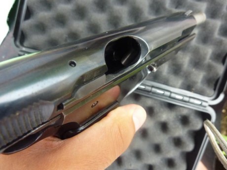 Vendo esta preciosa CZ 75 9mm de 1980, tiene una precisión increible, es de acero entera, para toda la 10