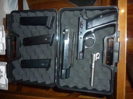 Vendo esta preciosa CZ 75 9mm de 1980, tiene una precisión increible, es de acero entera, para toda la 21