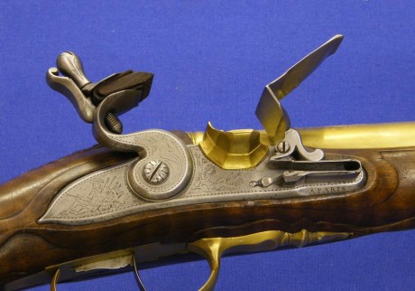 Voy a colocar unas fotos de un arma larga alemana de llave de mecha del siglo XVI. 10