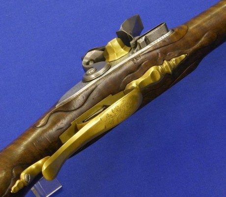 Voy a colocar unas fotos de un arma larga alemana de llave de mecha del siglo XVI. 21