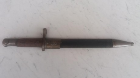 Vendo bayoneta en magnifico estado con su funda original.
Es de 1898 y esta fabricada en Toledo.
La pieza 02