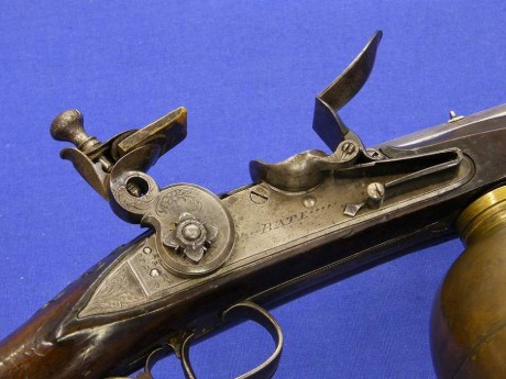 Voy a colocar unas fotos de un arma larga alemana de llave de mecha del siglo XVI. 42