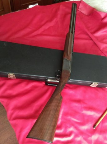 Miroku fabricada en Japón. Superpuesta de caza del calibre 12/70, aceros especiales de 71 cm, expulsora, 22